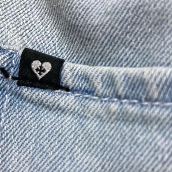 Blackheart High Rise Short Jean Shorts Lightwash, Shredded Juniors Size 3 - Picture 9 of 9